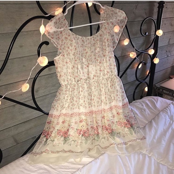 Dresses & Skirts - Floral dress